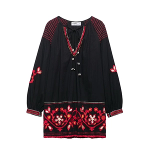 Robe Midi Femme Broderie Florale Ethnique Manches Longues Col en V Style Bohème Vintage Brodé Noir Avec Glands de Coquillages