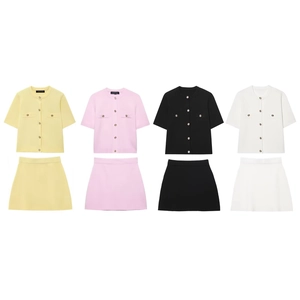 Ensemble tricot deux pièces pour femme avec cardigan manches courtes et jupe en quatre couleurs