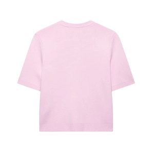 Vue détaillée du dos d'un gilet en tricot rose clair à manches courtes et bords-côtes
