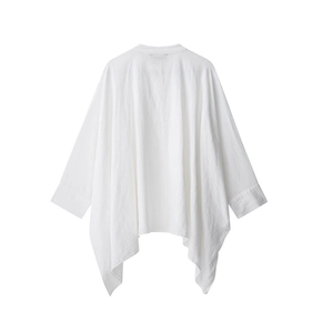 Camicia oversize in misto lino bianco con orlo asimmetrico e maniche a pipistrello