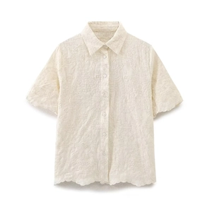 Chemise crème à manches courtes avec broderie florale et bords festonnés femme