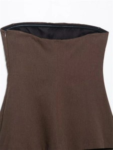 Détail de robe bustier marron avec fermeture éclair invisible et bande antidérapante