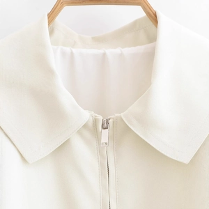 Minimalist cream twill cotton jacket featuring a classic lapel and silver metal zipper
