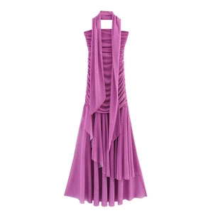Abito lungo arricciato a pois magenta con scollo all'americana e dettaglio sciarpa