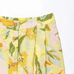 Floral print high waist linen skirt featuring front buttons and soft pleated details