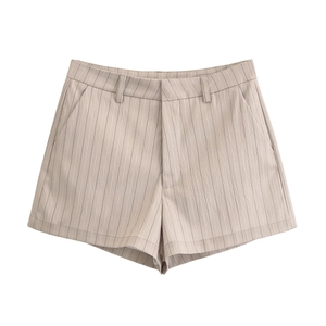 Detail of high-waisted pinstripe shorts in beige cotton-linen with side pockets