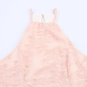 Robe dos nu rose avec détails de franges texturés élégants pour femmes printemps 2025