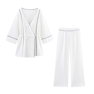 Tenue d'Intérieur Décontractée pour Femme Haut à Nouer Kimono et Pantalon Large Blanc Noir à Liseré Contrastant