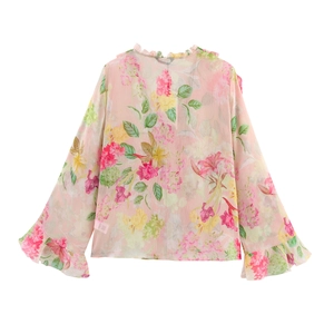 Camicetta in chiffon rosa a fiori con collo a balze e maniche lunghe a campana