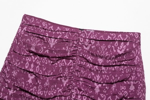 Detail view of purple floral print skirt featuring side hidden zipper and ruching design
