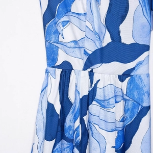 Women's summer backless midi dress with blue leaf print and pleated waist detail