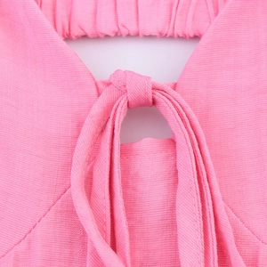 Abito lungo estivo in maglia rosa con smock elastico e dettaglio con nodo centrale