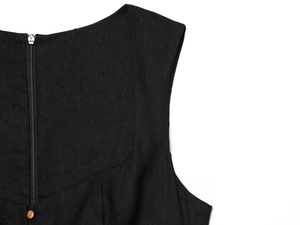 Close-up of black linen dress back featuring a durable KCC metal zipper and wooden button