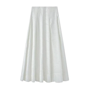 Jupe longue blanche élégante en coupe A avec motif floral texturé et détails plissés