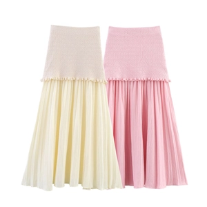 Détail de la taille smockée et du bas plissé sur jupes longues beige et rose