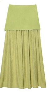 Jupe plissée taille haute pour femme en mousseline vert clair au style épuré