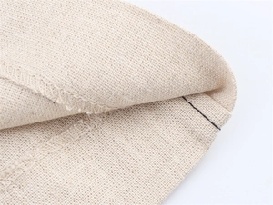 Vue macro de la texture du tissu en lin avec détails de couture surjet précise