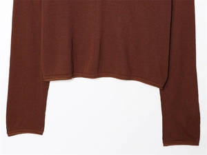 Detailed view of the hem and cuffs on this brown long sleeve knitted sweater for women