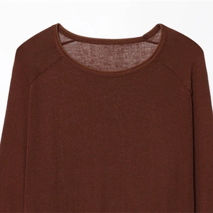 Brown knit top with round neck and raglan sleeves in lightweight linen fabric