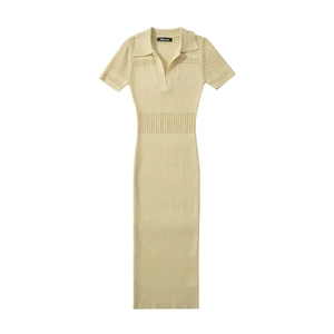 Robe longue en tricot crème ajustée à manches courtes avec col polo en V ajouré