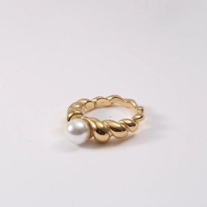Detailed view of twist rope gold ring with a single white pearl centerpiece