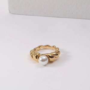 Twisted rope 18k gold plated titanium ring with a large white pearl in elegant retro style