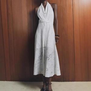 Elegante Abito Halter Bianco Donna Ricamo a Occhiello Traforato Senza Schiena Taglio ad A Misto Cotone Estate Maxi Abito