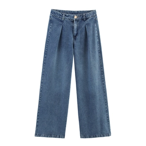 Jean d'été bleu moyen à jambe large, taille haute avec plis et silhouette épurée