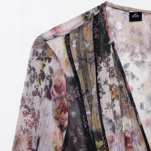 Robe à imprimé floral rétro avec bordure en dentelle noire et fils dorés fins