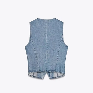 Gilet en jean bleu clair pour femme avec coupe ajustée et ourlet arrière en forme de V