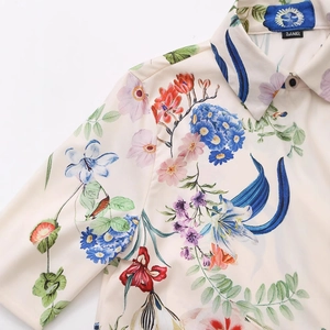 Fashion floral print satin shirt for women with elegant turn-down collar design