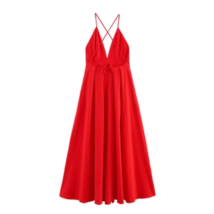 Robe midi rouge élégante avec décolleté en V, dos croisé et silhouette trapèze fluide