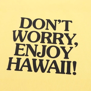 Slim fit yellow t-shirt with 'DON'T WORRY, ENJOY HAWAII' graphic print for summer