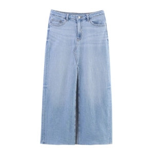Jupe longue en jean bleu clair à taille haute avec fente frontale et ourlet brut à plat