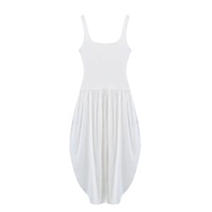 Robe sans manches blanche minimaliste avec ourlet ballon élégant et décolleté carré chic