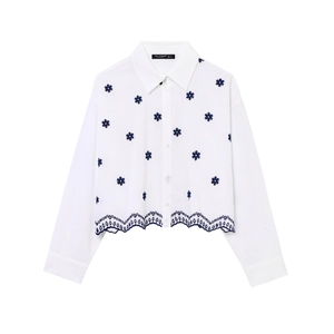 Women's white cotton poplin shirt with blue floral embroidery and scalloped hemline