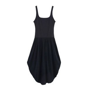 Robe noire sans manches pour femme avec col carré et ourlet évasé style ballon