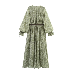 Robe d'été fleurie à manches longues pour femme avec ceinture et volants en vert sauge