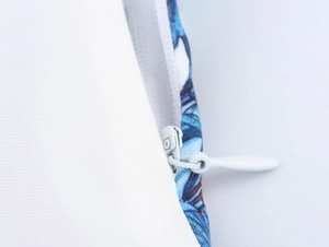 Detail of the high-quality invisible zipper on a premium floral print fabric cushion