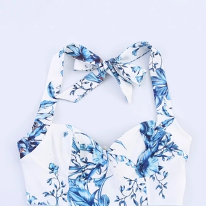 Chic halter neck dress with blue vintage floral print and sweetheart neckline
