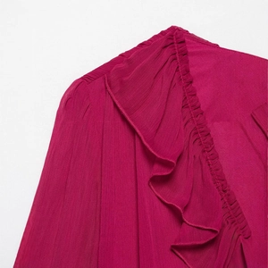 Ärmelloses Mini-Kleid in Magenta mit eleganten Rüschenschultern und strukturierter Optik