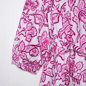 Women's V-neck floral print dress with waist tie and long sleeves in white and pink