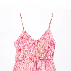 Pink floral spaghetti strap dress with drawstring V-neck and pleated hem for summer