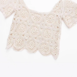 Damen Sommer Boho Häkeloberteil mit Blumenmuster und kurzen Ärmeln in Beige