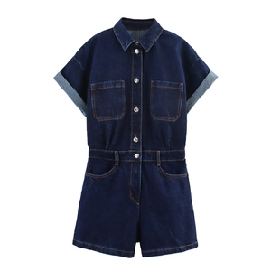 Tutina corta estiva in denim blu scuro da donna con bottoni in metallo e cuciture a contrasto