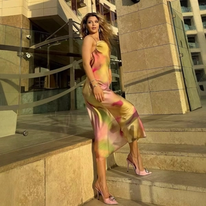 Elegant gradient satin midi slip dress with strappy back and matching pink pointed heels