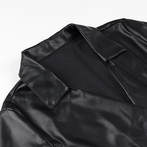 Robe courte en similicuir noir avec col à revers élégant et finition en cuir PU de qualité