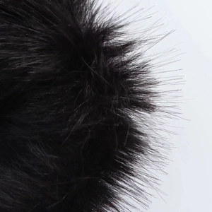 Schickes Damenkleid 2025 in Schwarz mit hochwertigem Kunstpelzsaum und stilvoller Silhouette