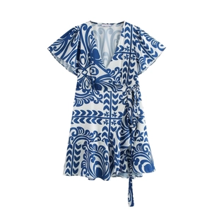 Abito a portafoglio blu a fiori da donna con scollo a V e maniche a volant estive