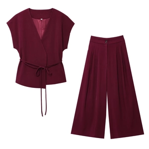 Ensemble 2 pièces pour femmes bordeaux profond, haut cache-cœur sans manches et pantalon
